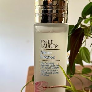 Estée Lauder microessence skin activating treatment lotion Sakura ferment